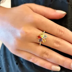 ANEL FLOR PÉTALAS EM ZIRCÔNIAS EM FORMATO DE GOTA