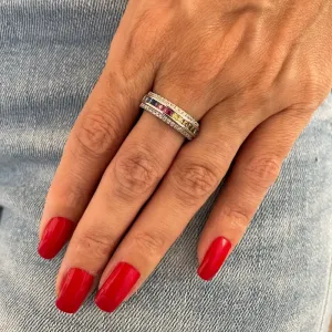 ANEL ALIANÇA BAGUETES QUADRADOS COLORIDOS E 2 FILEIRAS CRAVEJADAS