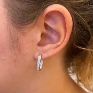 ARGOLA RETANGULAR BAGUETES POR DENTRO E POR FORA