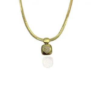 CHOKER FITA COM PINGENTE QUADRADO E CORAÇÃO CRAVEJADO