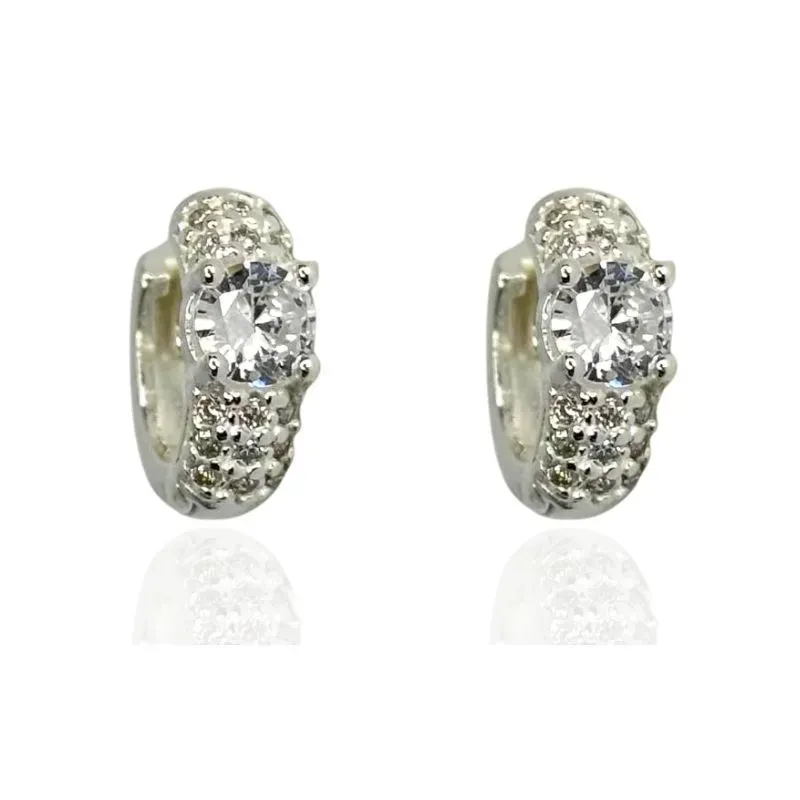 ARGOLA CRAVEJADA COM PONTO DE LUZ