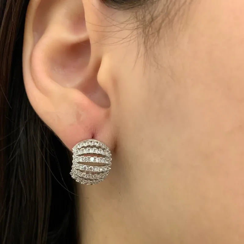 BRINCO DE TARRAXA MEIA BOLA EM AROS CRAVEJADOS