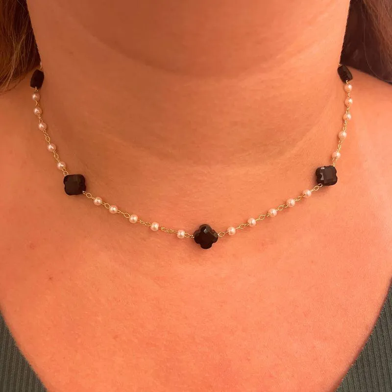 CHOKER PÉROLAS E TREVOS