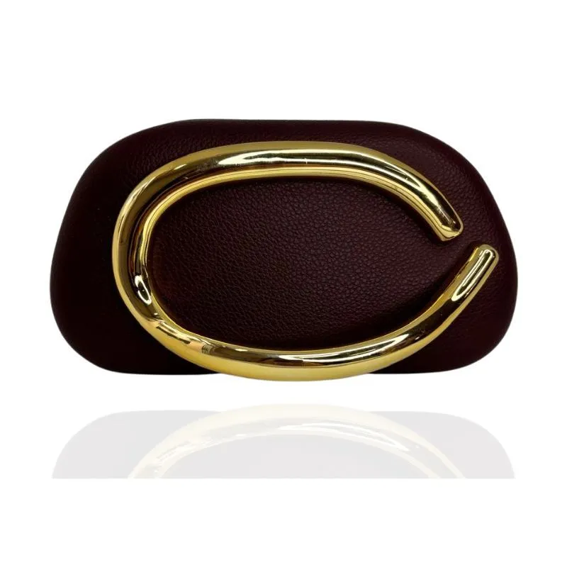 CLUTCH DETALHE DE MÃO DOURADO