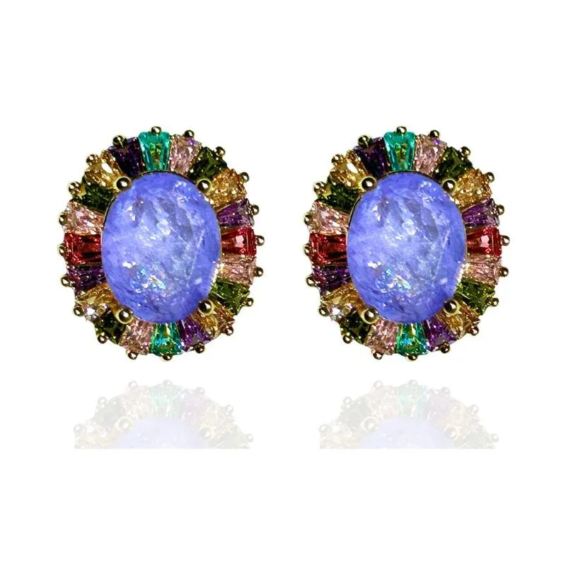 BRINCO OVAL COM BAGUETES EM VOLTA DA PEDRA